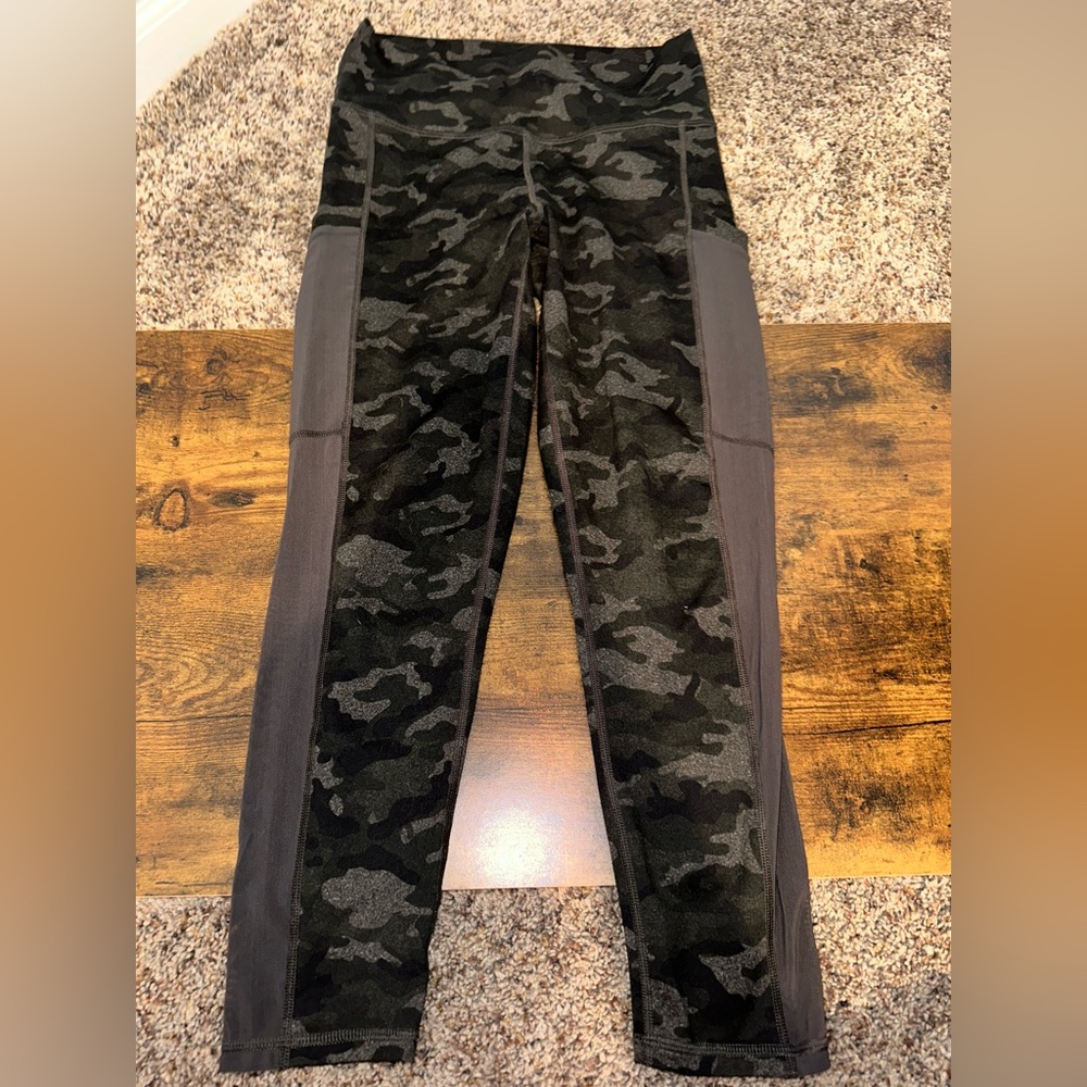 Fabletics Cropped Leggings - Camo